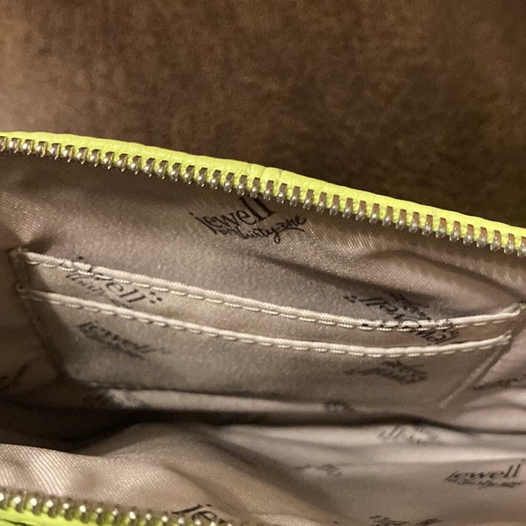 Crossover Bag in a beautiful lime green. - Picture 3 of 6